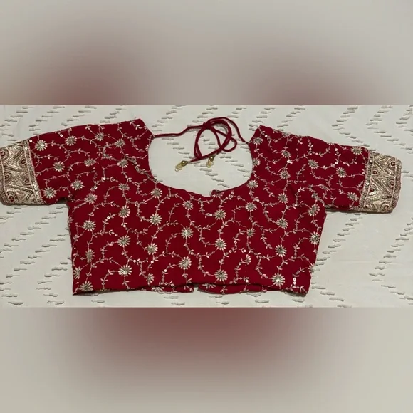 Beautiful Red Saree/Sari with Gold Border - Picture 6 of 7